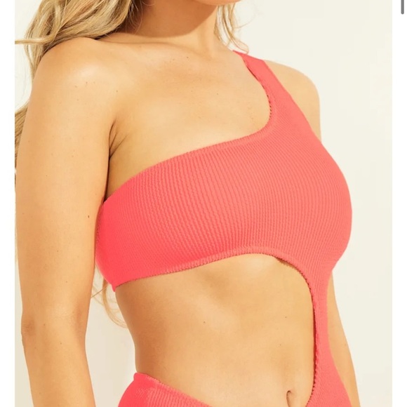 New GUESS Cutout One-Piece Swimsuit XS/S - Picture 7 of 8